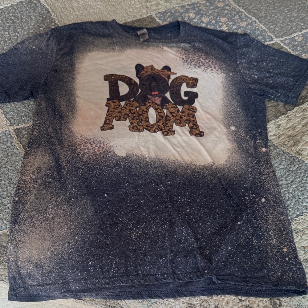 Gildan Dog Mom Graphic T-Shirt - Black and Brown
